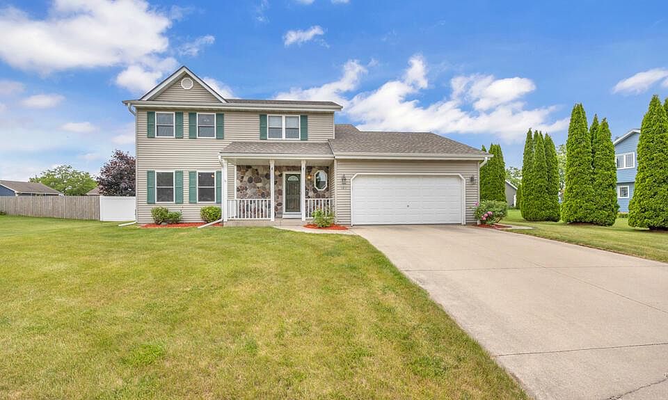 1st image of 121 North White Oak WAY
