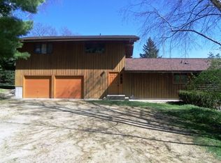2438 Stumptown Rd, Platteville, WI 53818