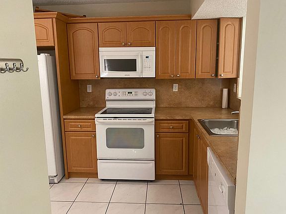 3rd image of 1148 NW 124th Pl #204