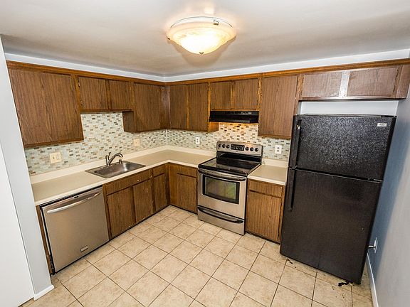 4th image of 358 Stratford Ave