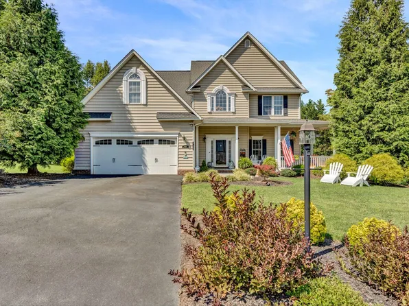 2015 Stone Mill Dr, Salem, VA 24153