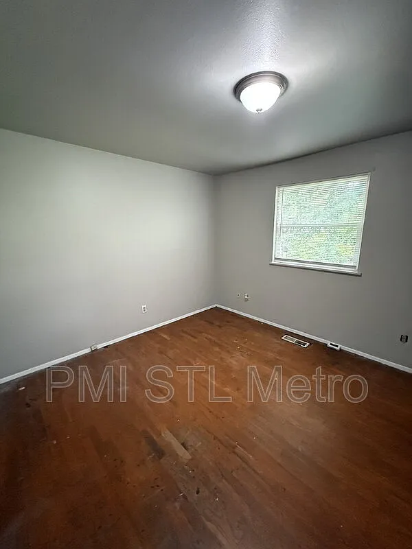 3 bed, 1.0 bath, 950 sqft, $1,310 — Photo 4