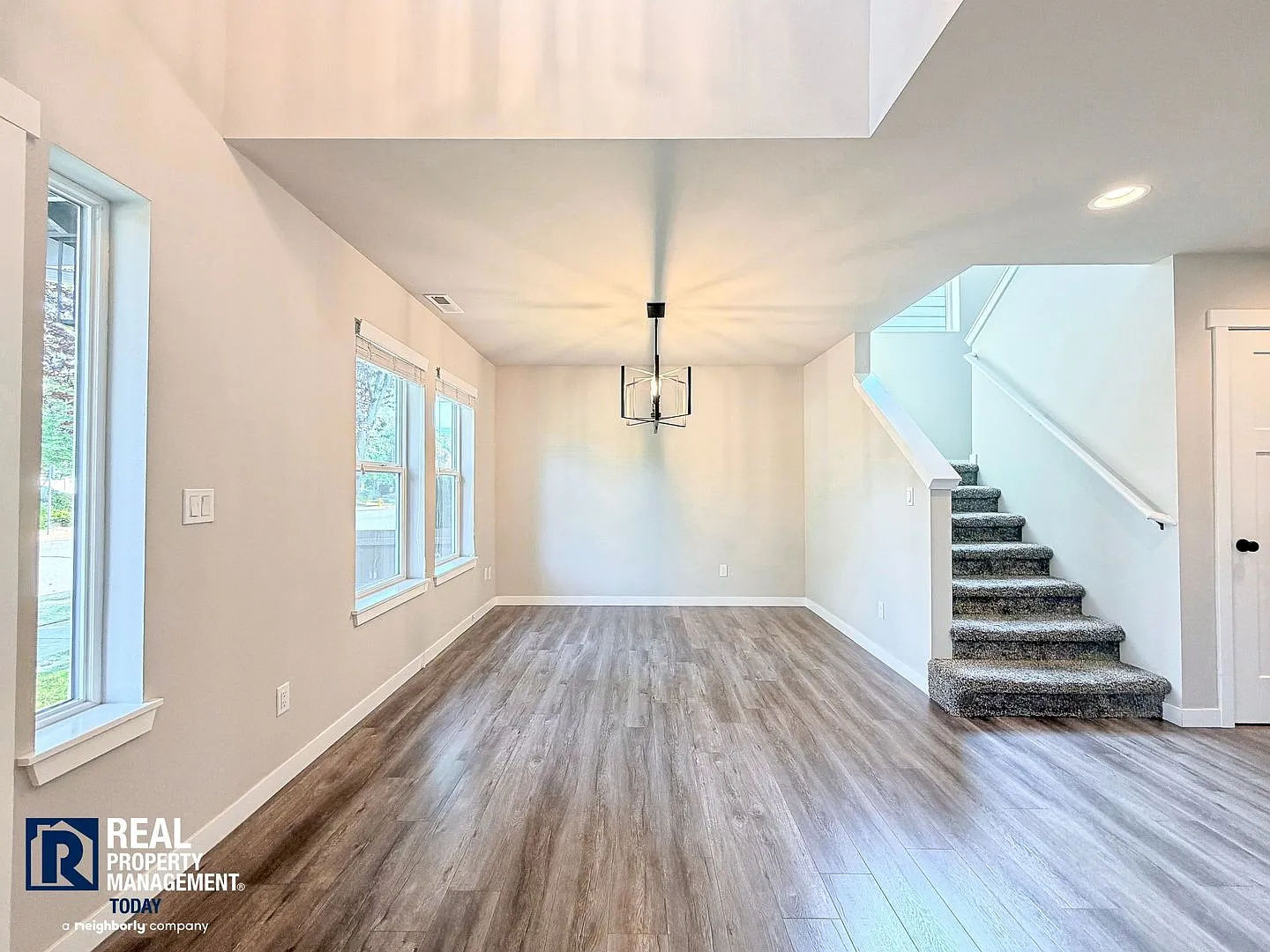 Updated 4-Bedroom Enumclaw Home | Tesla Charger, A/C & Bonus Room — Photo 4