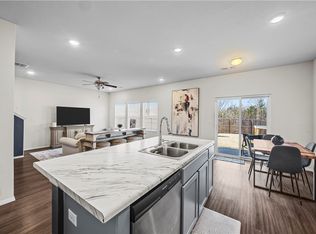 827 E Sparrow Cir, Fayetteville, AR 72701