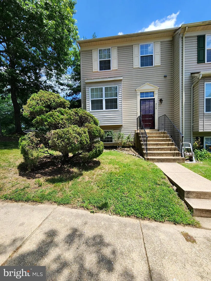 938 Newington Ct photo 1
