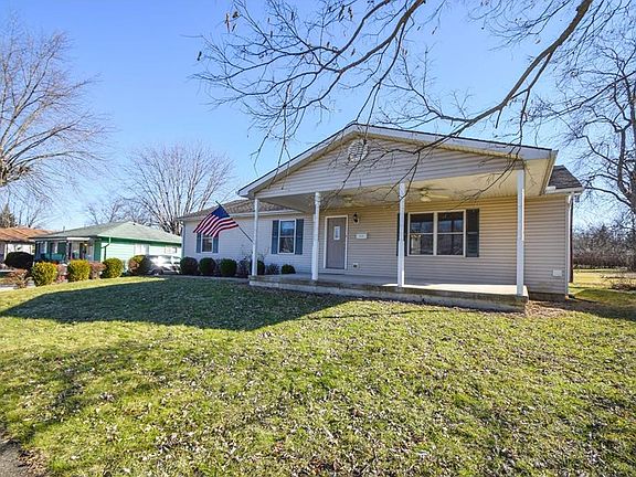 3rd image of 472 Travis Dr