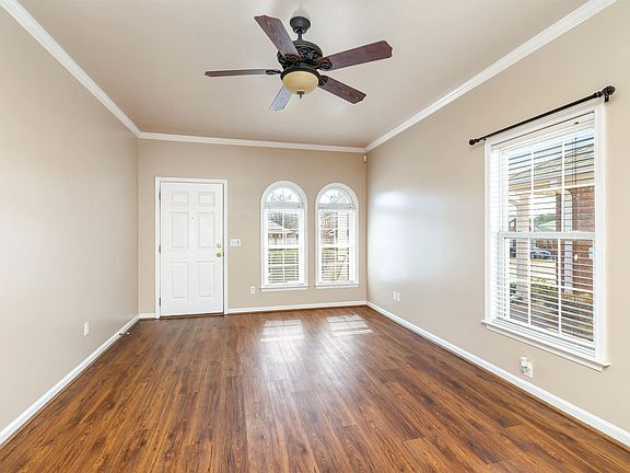 3rd image of 35 Crescent Moon Ct