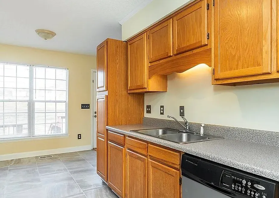 3 bed, 1162 sqft, $1,600 — Photo 4