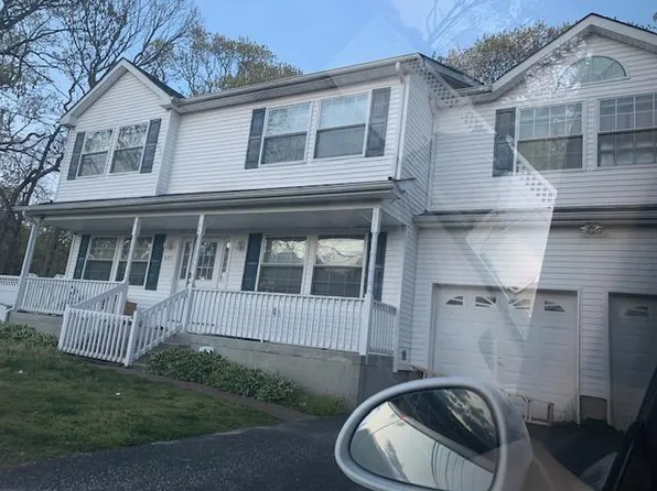 221 Jayne Blvd, Port Jefferson Station, NY 11776