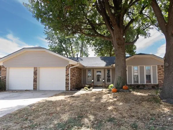 804 Royal Ln, Yukon, OK 73099