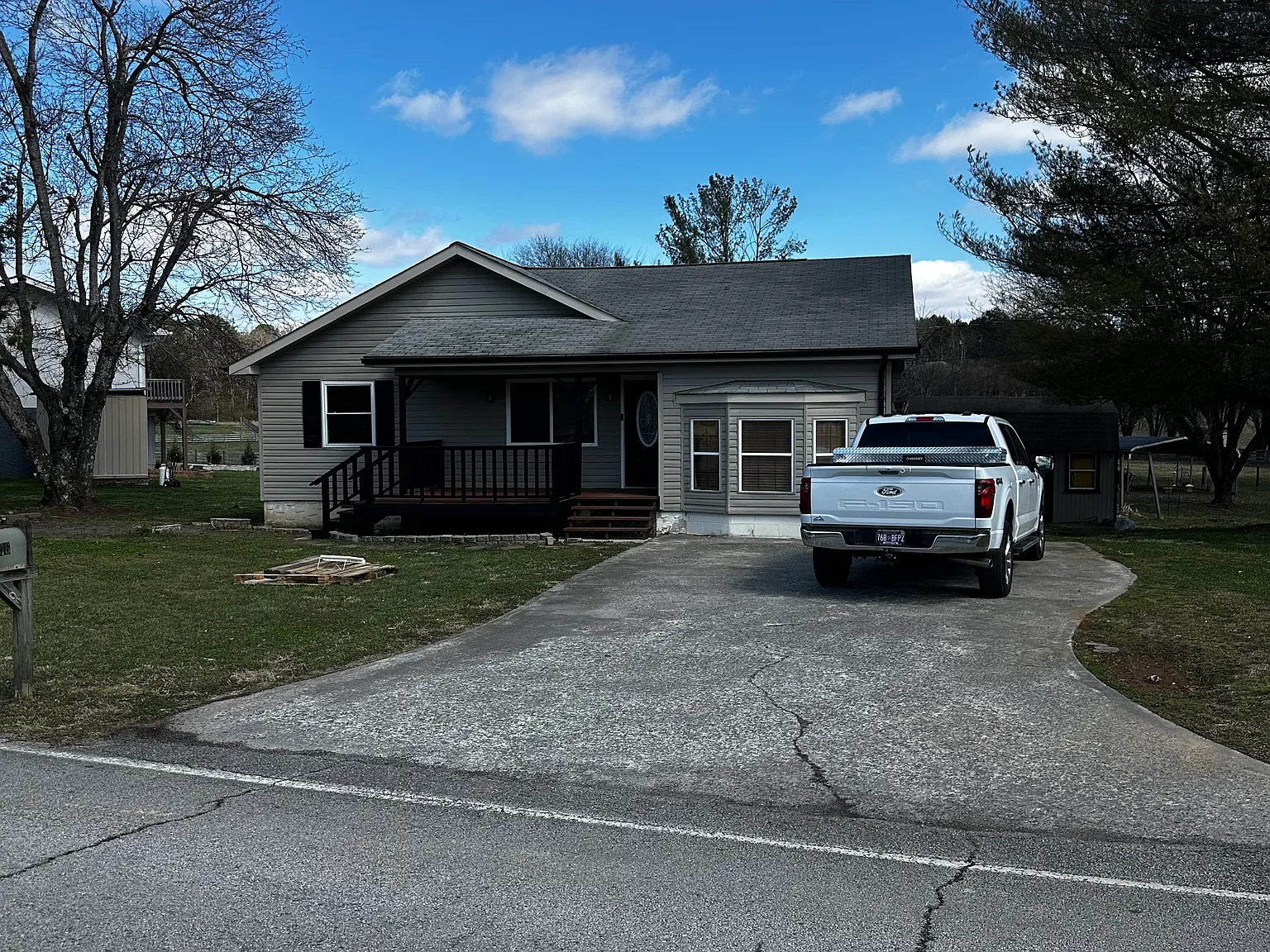 3 bed, 1300 sqft, $1,900 — Photo 1