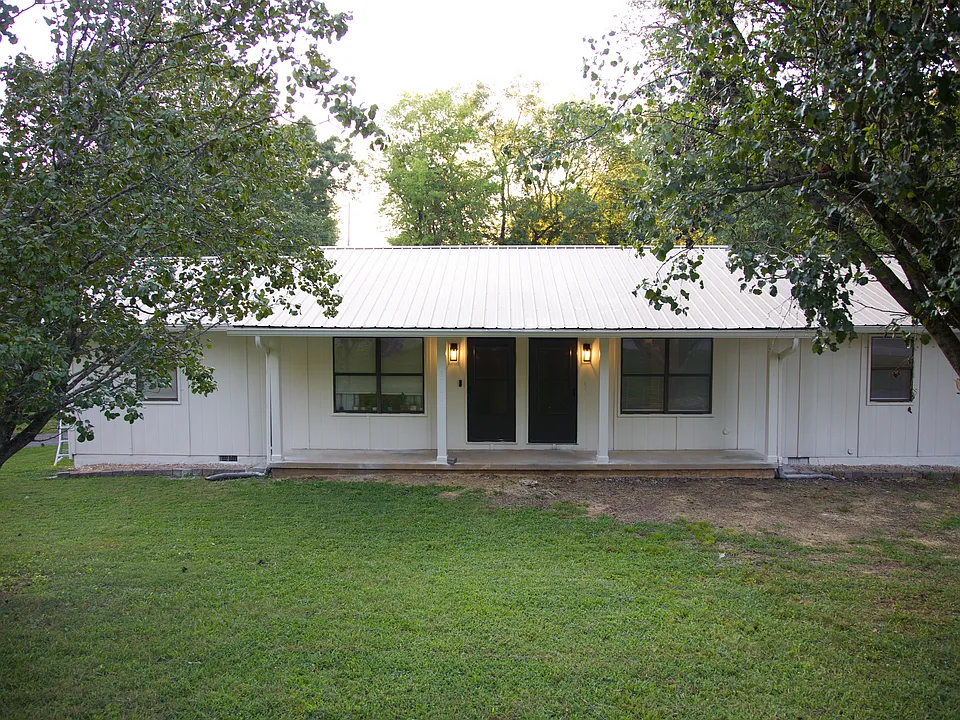 3701 Stephens Rd NE