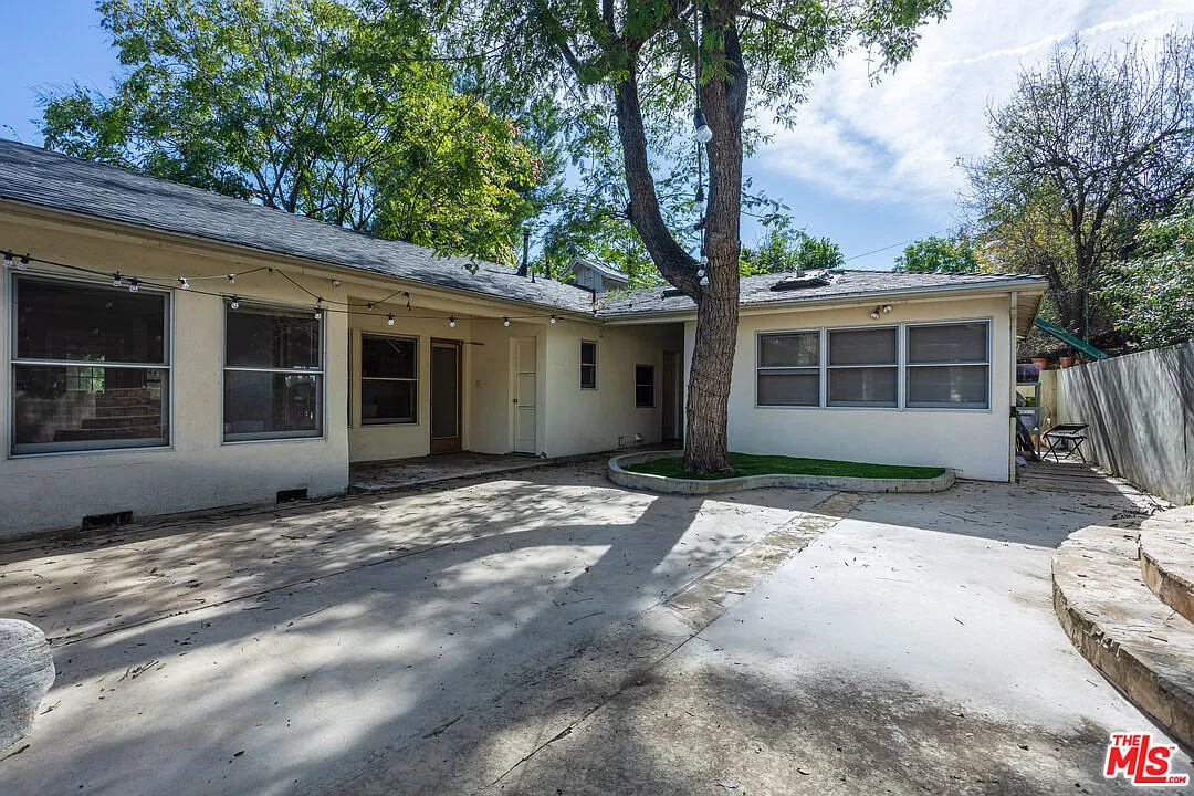 4 bed, 4.0 bath, 2254 sqft, $6,000 — Photo 2