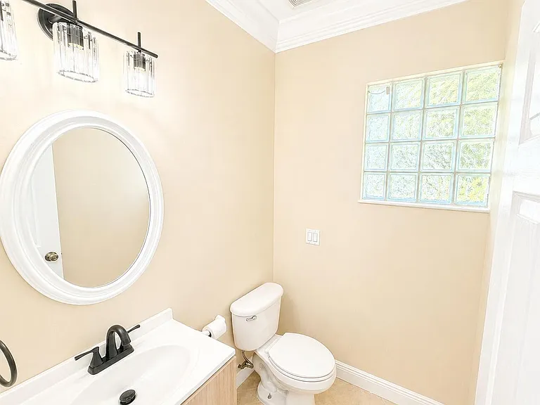 740 SW 191st Ave — Photo 16