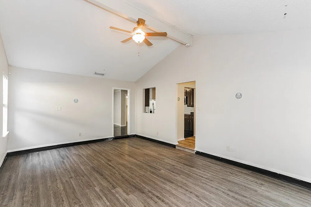 3 bed, 2.0 bath, 1464 sqft, $1,985 — Photo 4