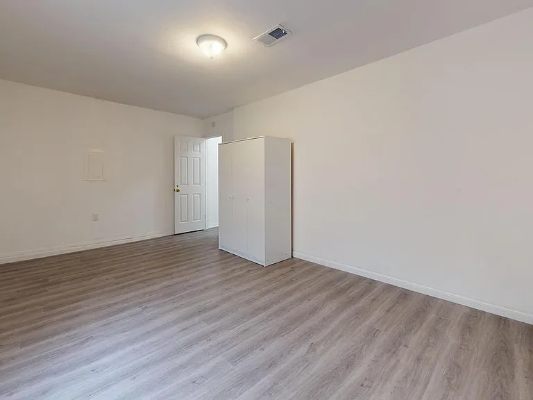 3525 Hacienda Dr — Photo 10