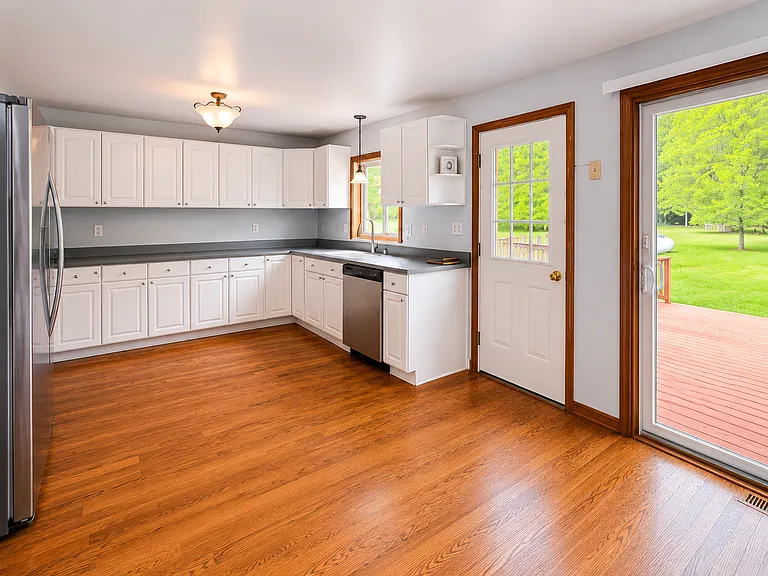 7635 Crescent Beach Rd — Photo 2