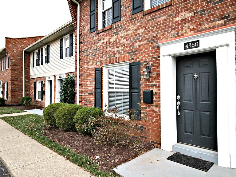 4850 Westport Rd — Photo 2