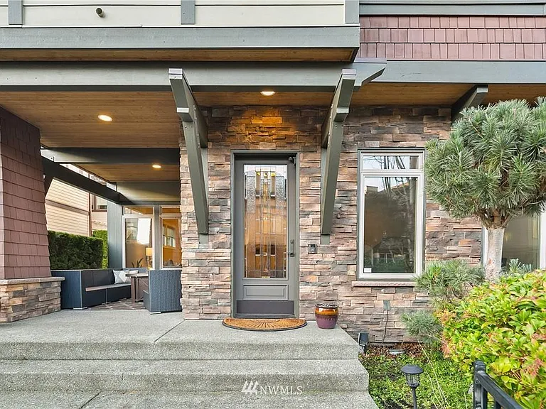 1036 N 42nd Pl — Photo 5