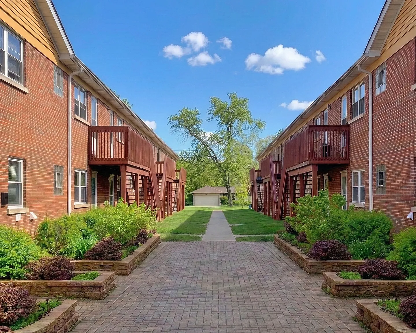 Palatine Park Apartments — Photo 1