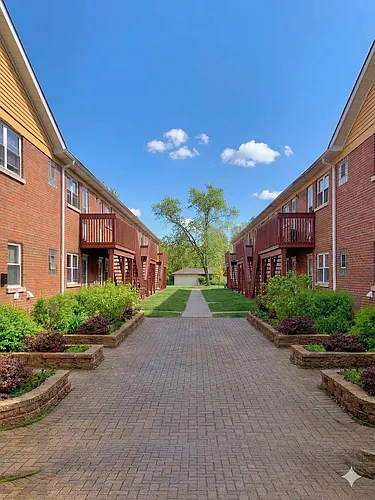 Palatine Park Apartments Photo 1