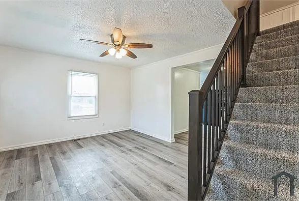 872 Valencia Ave — Photo 10