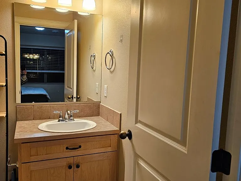 715 NE Oak St #B — Photo 20