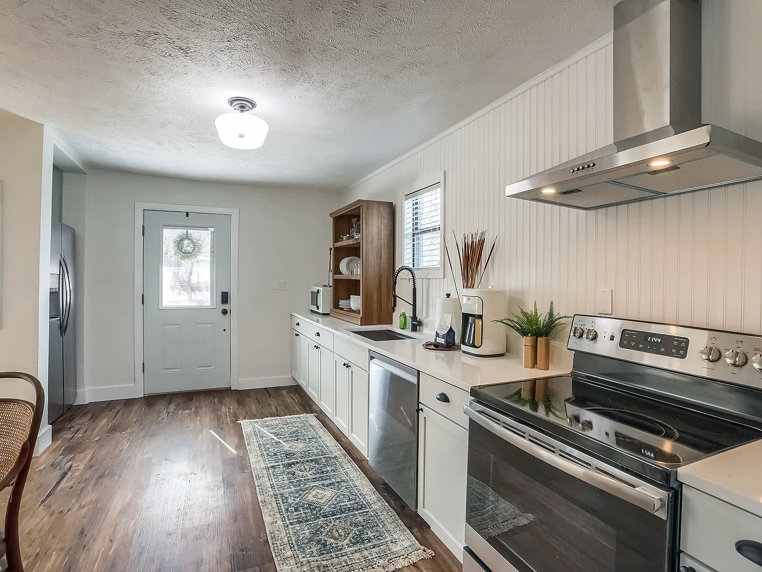 2 bed, 916 sqft, $1,600 — Photo 3