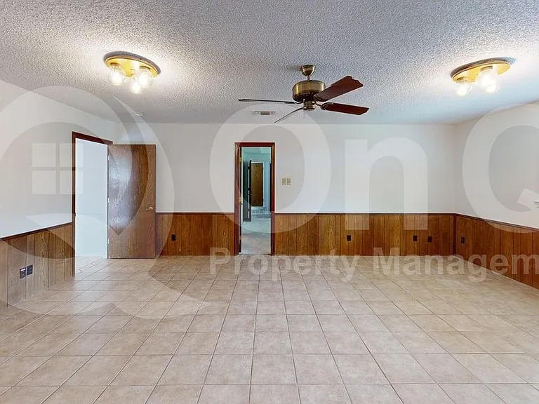 1114 Valerie Dr — Photo 7