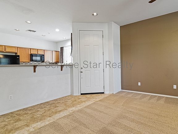 4th image of 3036 E Dunbar Dr