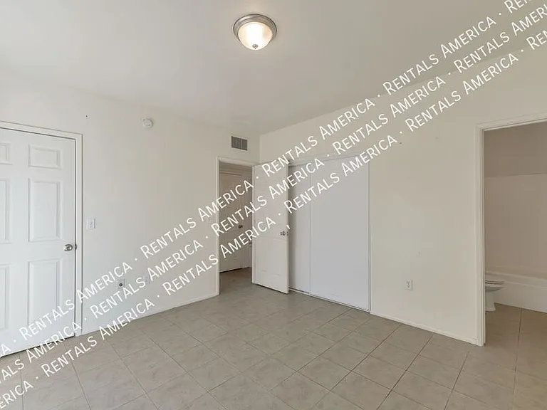 7051 S 6th Ave #1 — Photo 14