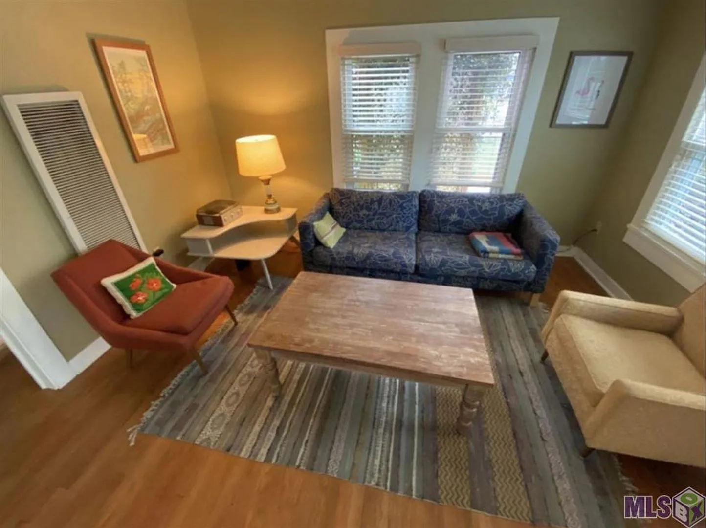 Inviting 2 Bed 1 Bath Home — Photo 3
