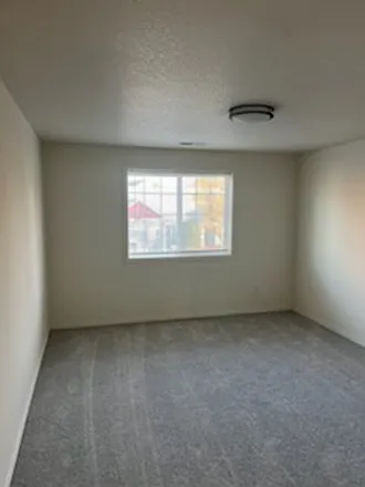 633 N 18th Pl — Photo 8
