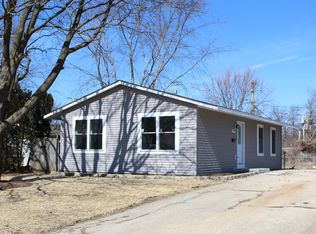 927 Berkley St, Carpentersville, IL 60110