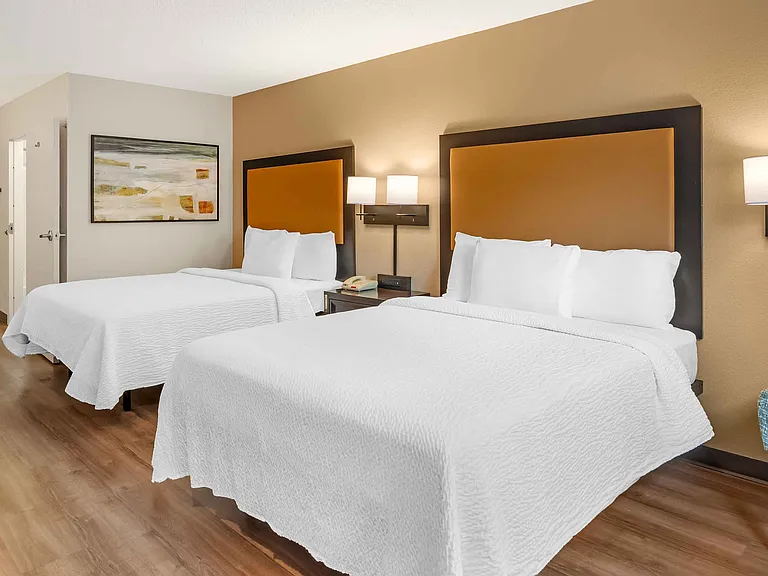 Studio Suite - 2 Full Beds