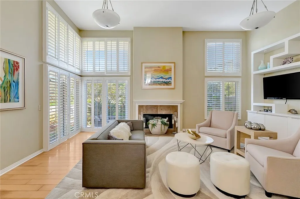 3 bed, 2.5 bath, 2245 sqft, $6,000 — Photo 4