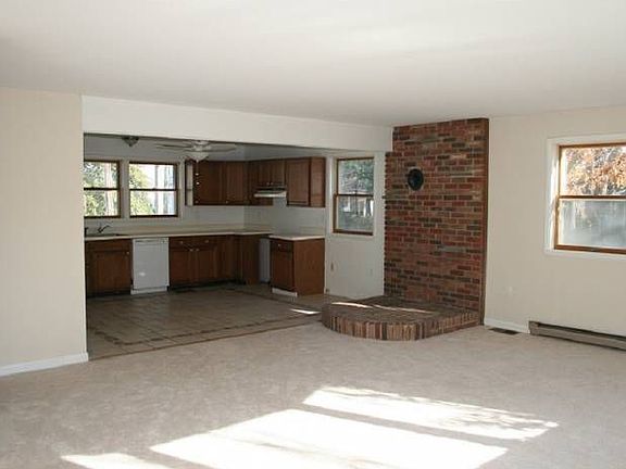 Dwnstrs lvrm/kitchen