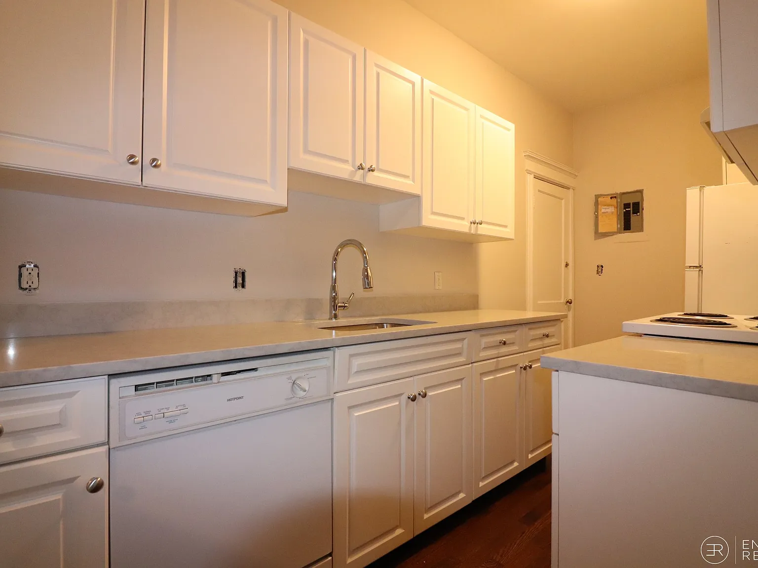 3 bed, 1500 sqft, $4,500 — Photo 2