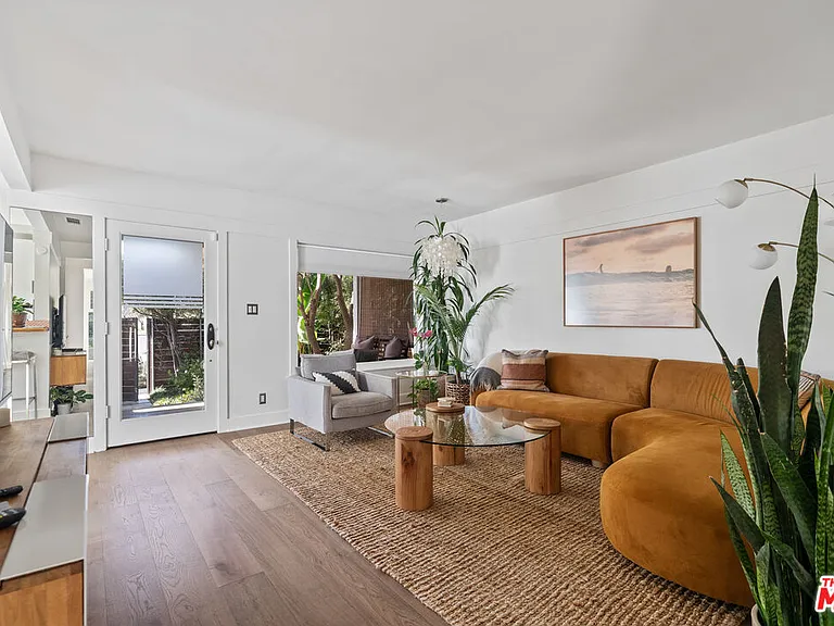 1613 Cabrillo Ave — Photo 6
