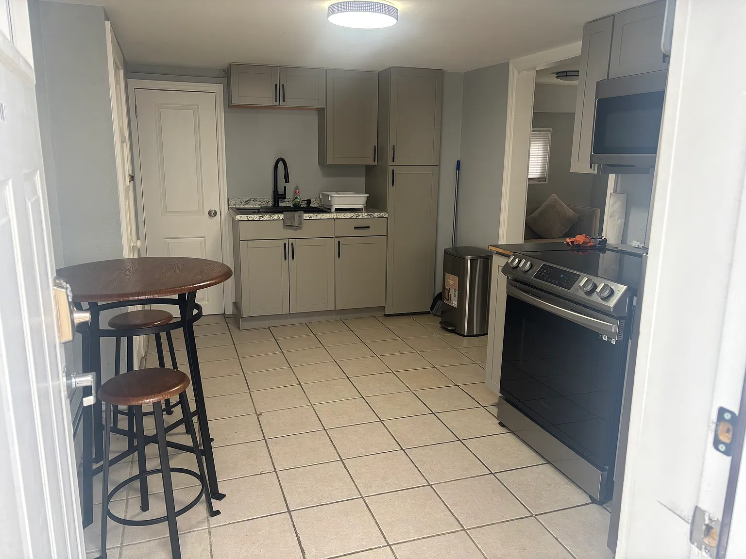 1 bed, 750 sqft, $1,500 — Photo 2