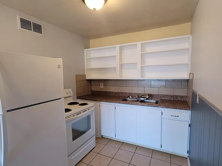 1106 Parker Rd #2 — Photo 3