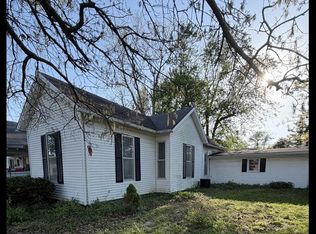 413 Pearl St, Macon, MO 63552