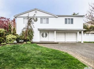 2946 Wynsum Ave, Merrick, NY 11566