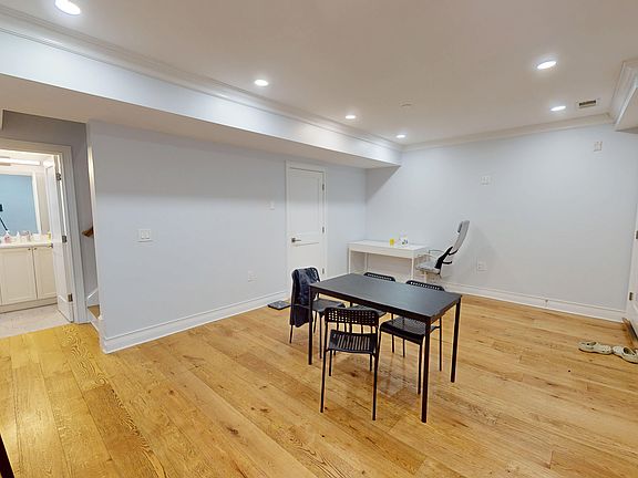 2nd image of 14 Mount Hood Rd APT 2