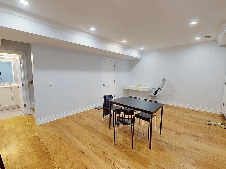 14 Mount Hood Rd #2 — Photo 2