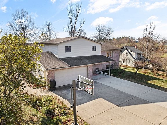 4th image of 120 Deer Park Drive