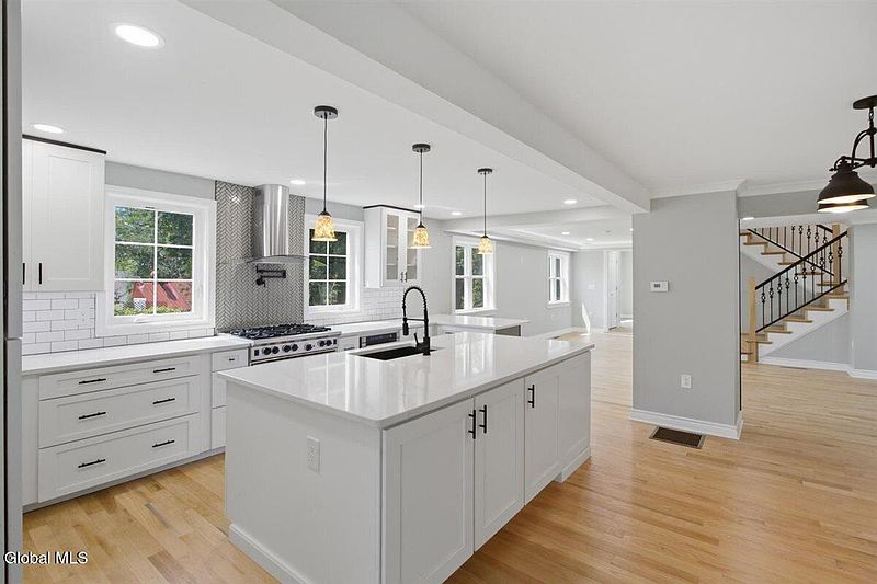 5th image of 335 Maple Road