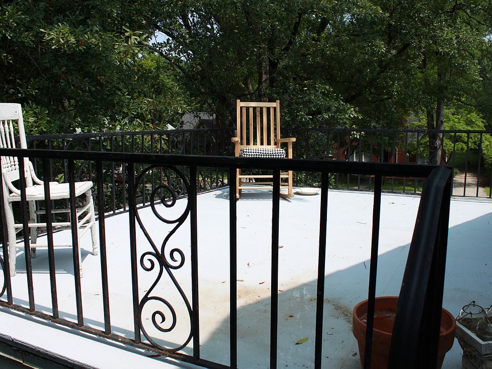 Balcony at front door