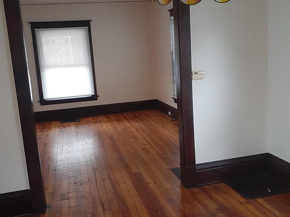 2nd image of 118 Trowbridge St NE