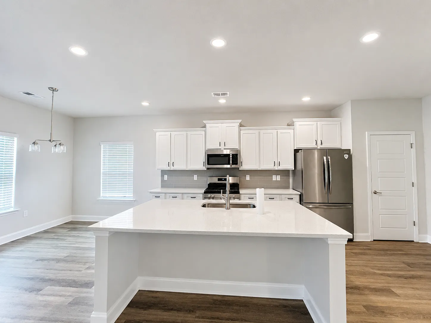 3 bed, 1725 sqft, $2,000 — Photo 3